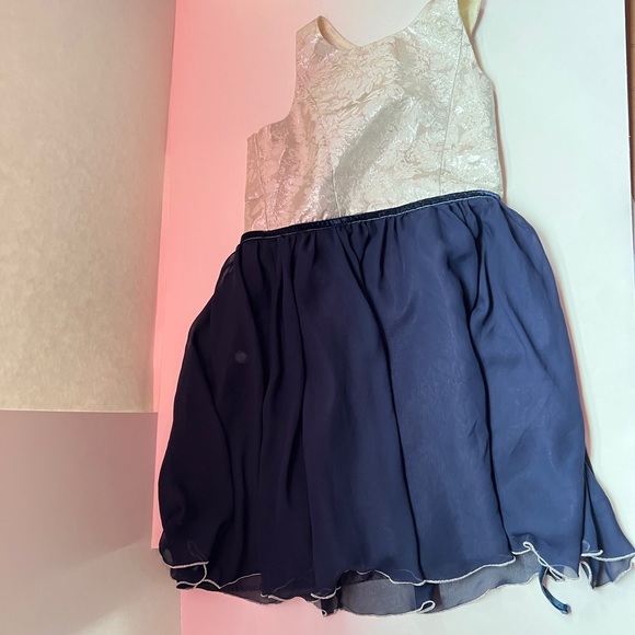 Formal Flowy Dress - Picture 5 of 8